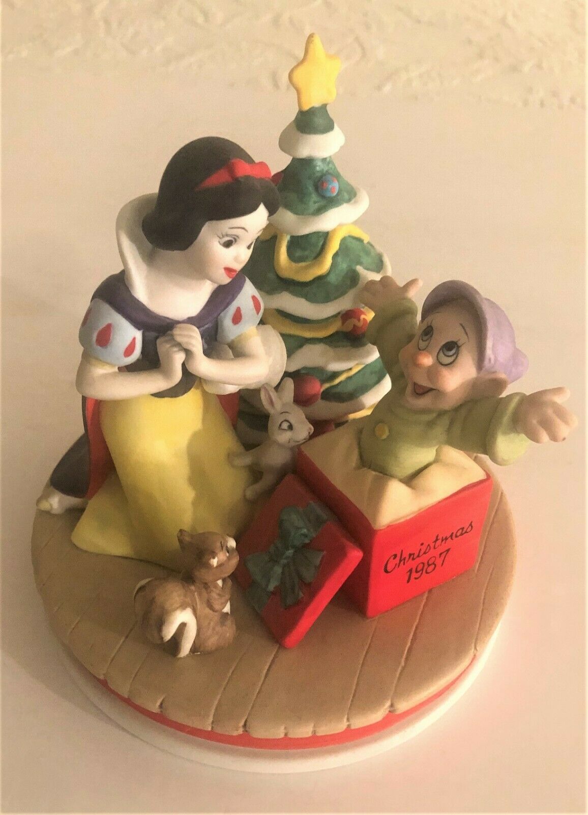 Walt Disney Productions 1987 Snow White's Christmas Surprise Limited Edition