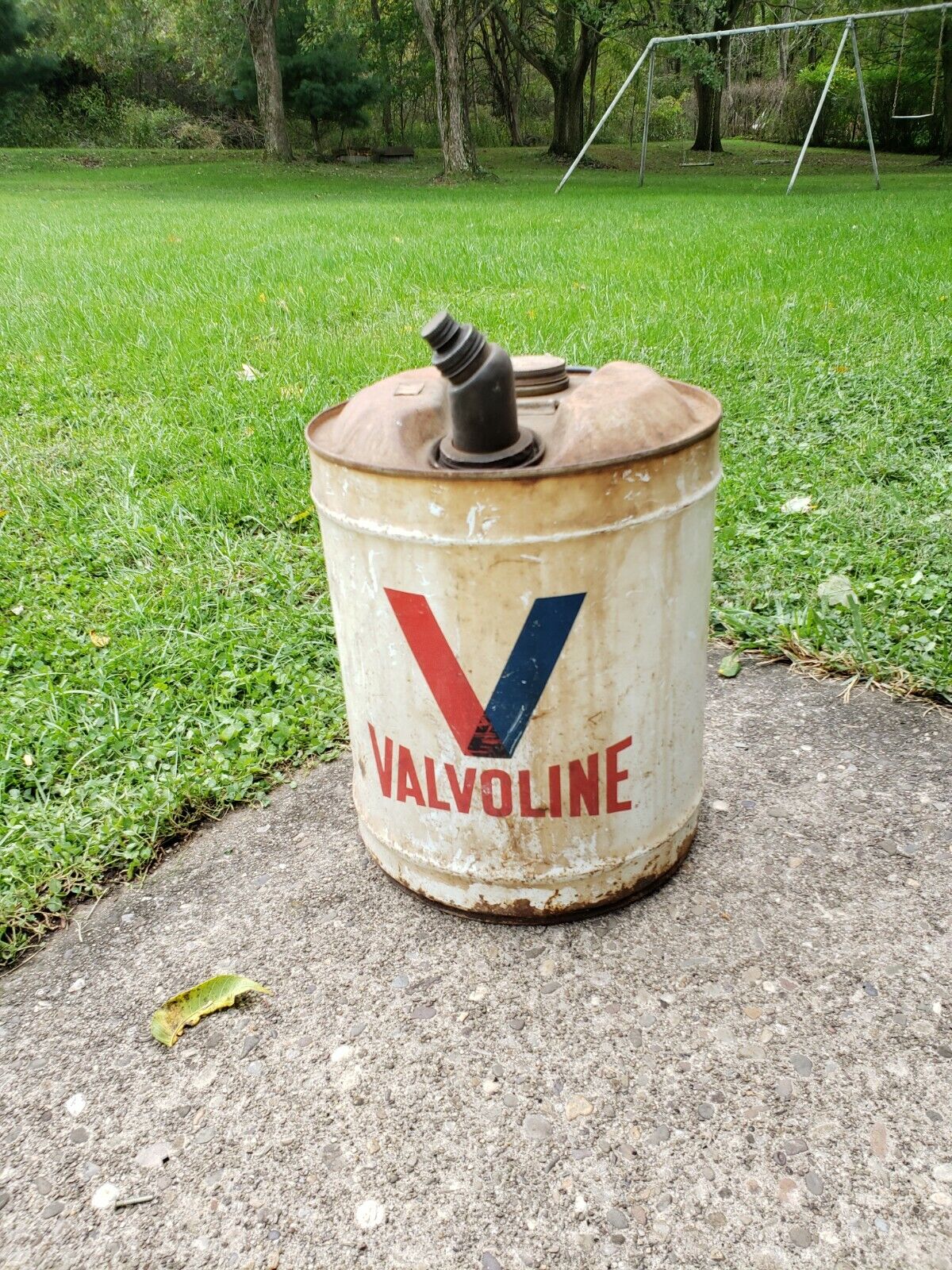 Vintage Valvoline 5 Gallon Non- Detergent Motor Oil Sae 20w Gas Can Advertising