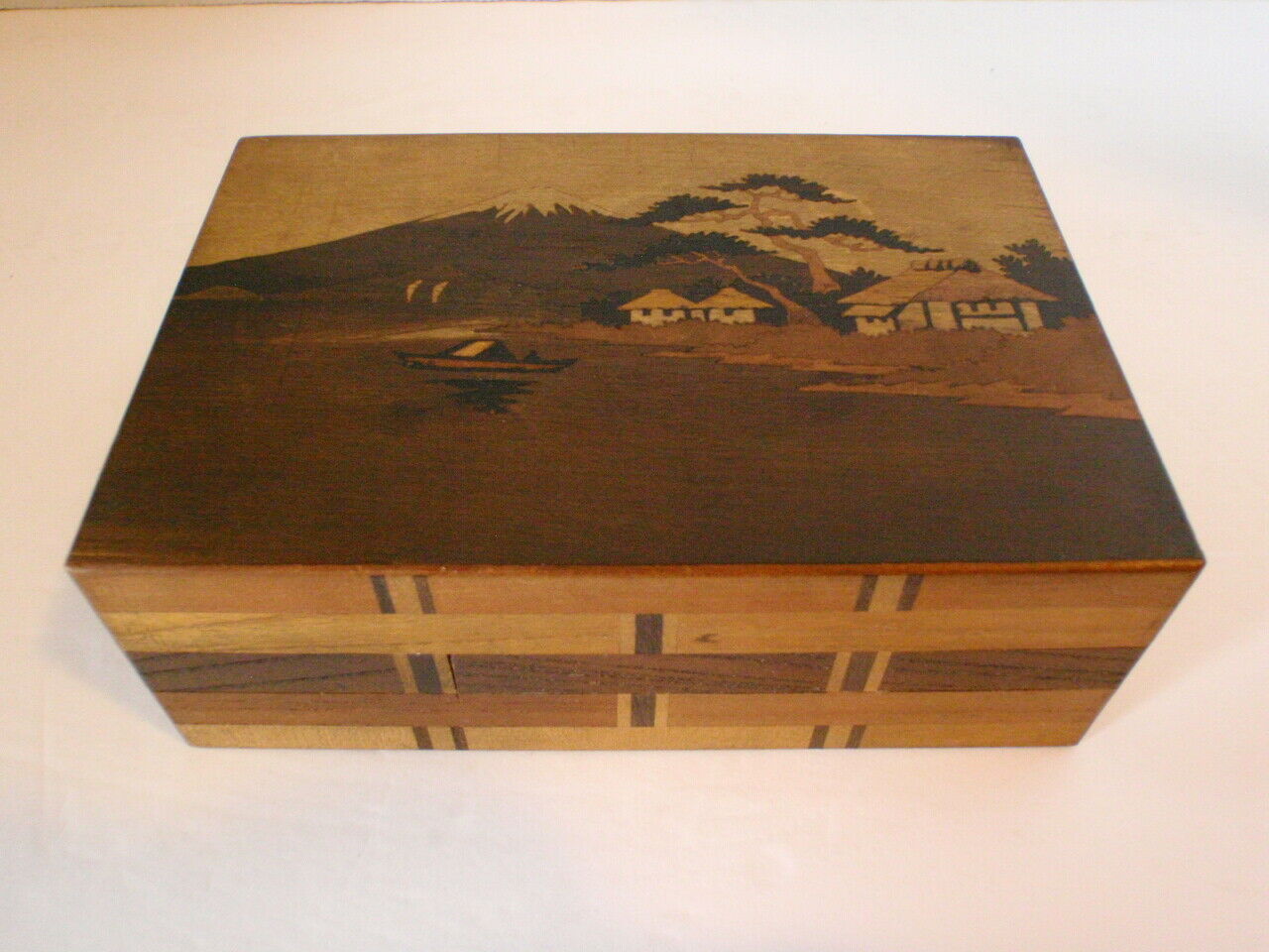 Vtg 1920's-1930's Japanese Wooden Inlay Puzzle Box Secret Compartment Mt Fuji