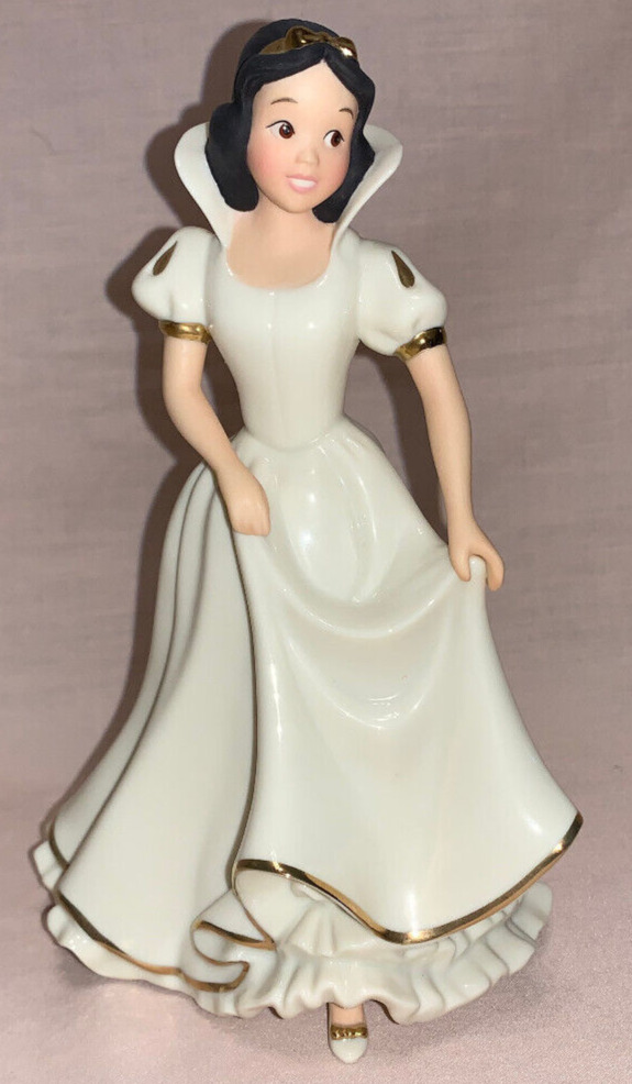 Lenox  Disney Showcase Collection 7 1/4"  Snow White Figurine   1998 Code:bx1