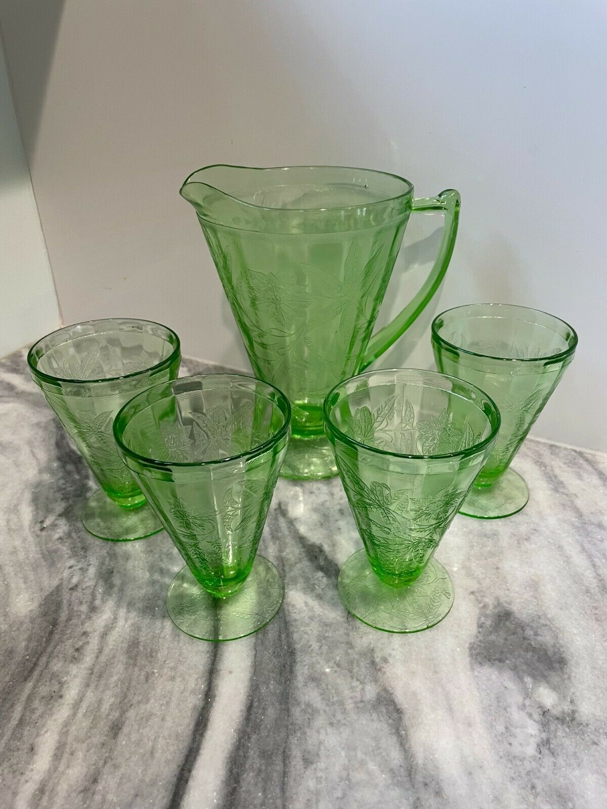 Vintage Jeannette Floral Poinsettia Green Pitcher With 4 Tumblers